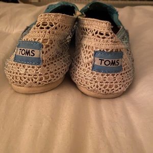 Aqua blue lace toms. Size 7. Barely worn
